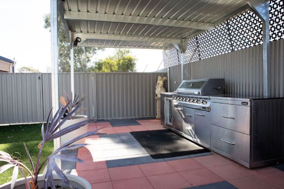 BBQ facilities at West Wyalong motel